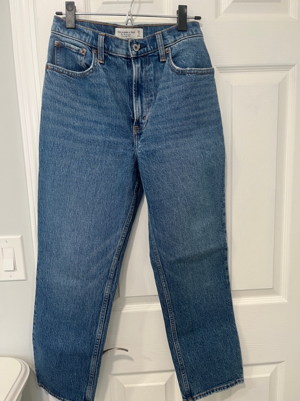 Abercrombie & Fitch the 90s Straight Ultra High Rise Medium Blue Straight Jeans